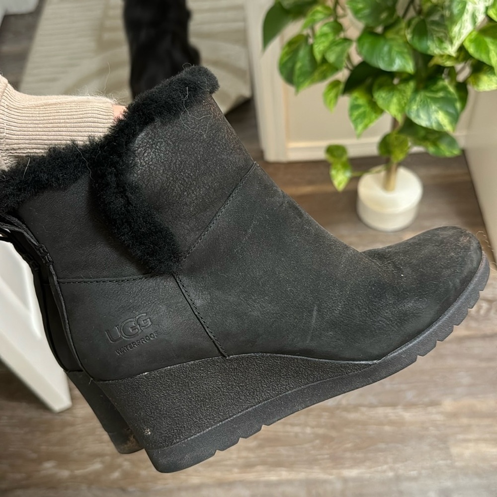 UGG WEDGE BOOT